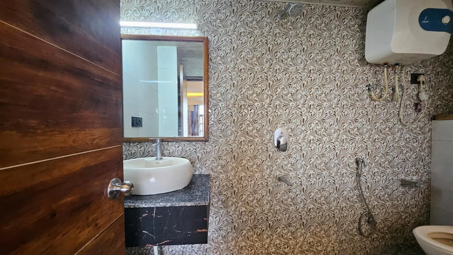 Mountain Zest - Simla Royale - Near Mall Road India