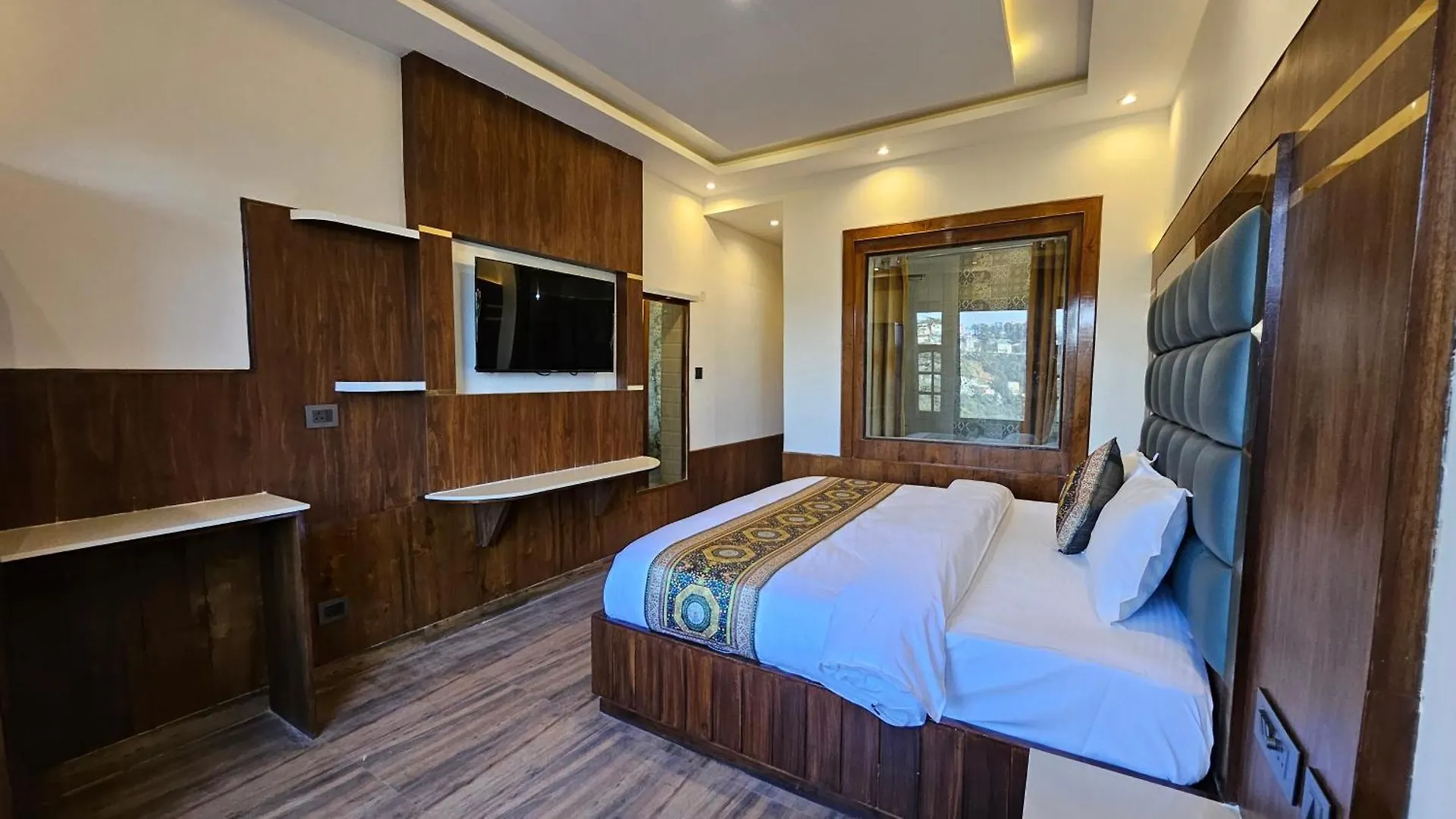 Mountain Zest - Simla Royale - Near Mall Road Shimla